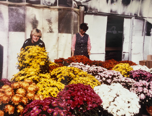 marie therese et daniele gonnet préparent les marchés